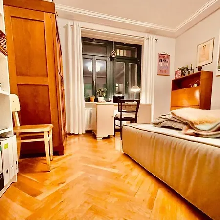 18m2 Mit Jugendstil-charme Im Stadtzentrum Apartment *